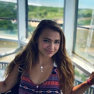 Meet your Posher, Chloe